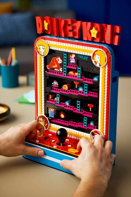 Lego Donkey Kong Arcade set close-up of Jumpman figure