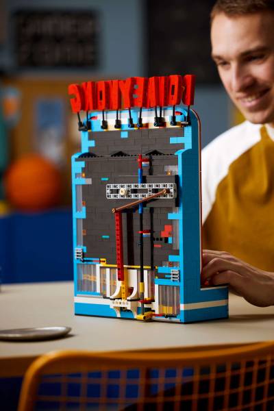 Lego Donkey Kong Arcade set front view